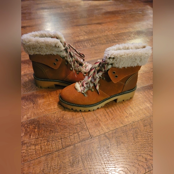 New Time and Tru Memory Foam Boots - Picture 4 of 4